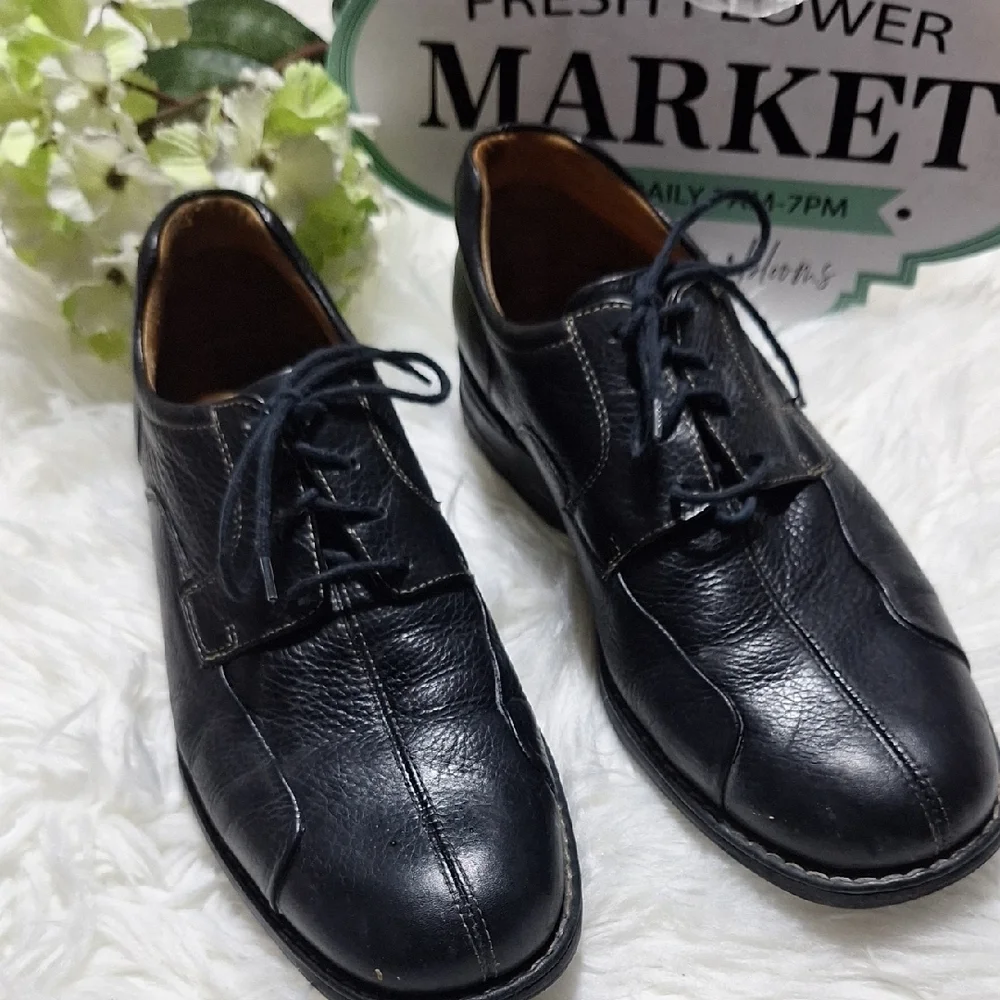 Johnston & Murphy Classic Black Oxfords